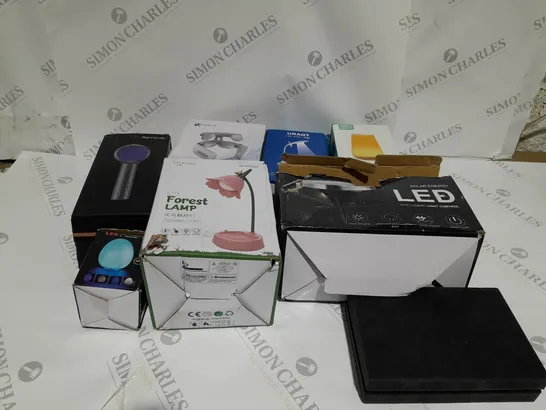 8 ASSORTED ITEMS TO INCLUDE A LINT REMOVER, A FOREST LAMP AND A SOLAR ENERGY LED