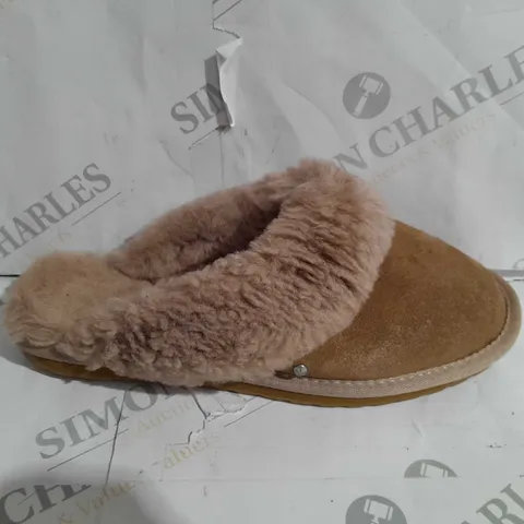 BOXED EMU NEST JOLIE SHEEPSKIN SLIPPERS, CAMEL - SIZE 6