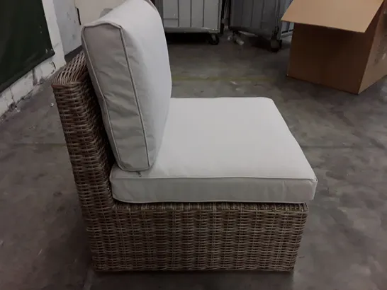 BOXED MIDDLE SOFA CHAIR -NATURAL