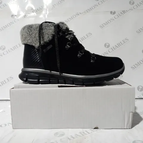 BOXED PAIR OF SKECHERS SYNERGY LACE BOOTS IN BLACK UK SIZE 6