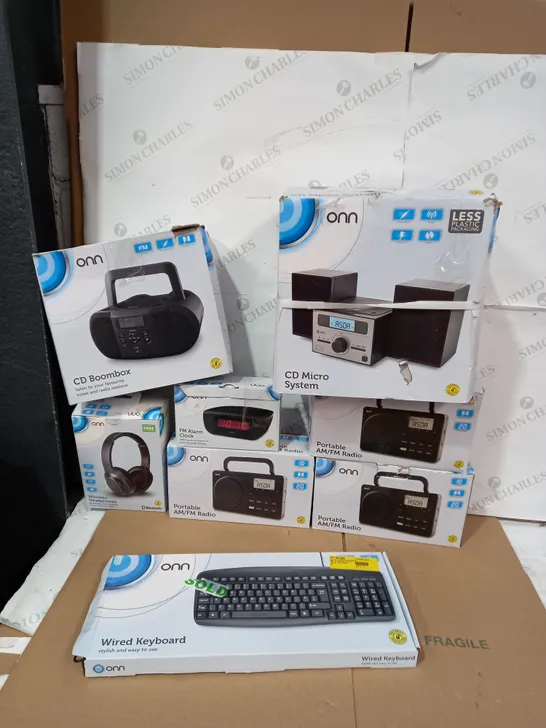 LOT OF APPROXIMATELY 8 ASSORTED ONN PRODUCTS TO INCLUDE WIRED KEYBOARD ONN PORTABLE AM/FM RADIO, ONN CD MICRO SYSTEM ETC