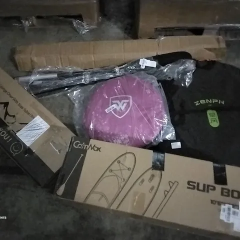 PALLET OF ASSORTED ITEMS INCLUDING CAMPING LOUNGE CHAIR WITH SIDE TABLE, CALM MAX SUP BOARD, HOBSIR INDUCTION HOB, WOLFWISE BEACH TENT, MOVTOTOP FOLDING TRAMPOLINE 