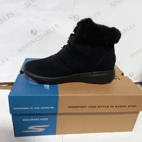 BOXED PAIR OF SKECHERS WINTER BLACK BOOTS  - SIZE 4.5