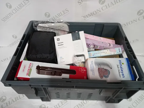 BOX TO CONTAIN APPROX 25 X ASSORTED HOUSEHOLD PRODUCTS, INCLUDES PENS, PACKS OF PLAYING CARDS, GLUCOSE MONITOR, CARD READER ETC 