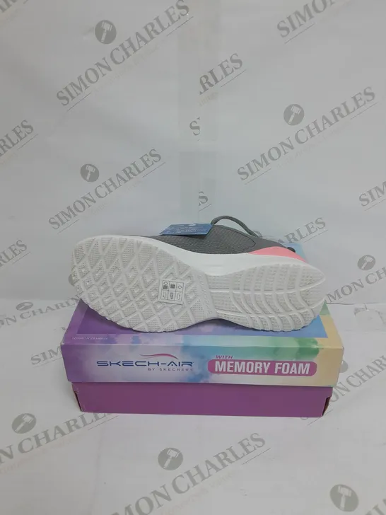 BOXED PAIR OF SKECHERS SKECH-AIR DYNAMIGHT RADIANT CHOICE TRAINER GREY - SIZE 3.5