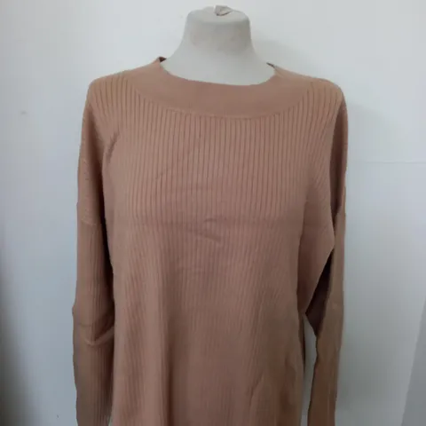 APPROXIMATELY 10 ASSORTED ITEMS OF WOMEN CLOTHING TO INCLUDE WYNNE LAYERS SWEATER IN SIZE 2XL, SEASALT CORNWALL TUNIC IN SIZE 12, DU JOUR TROUSERS IN SIZE 16 