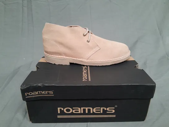 BOXED PAIR OF ROAMERS 2 EYE DESERT BOOT SIZE 9 