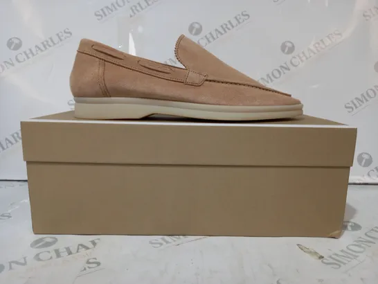 BOXED PAIR OF AURÉLIEN SUEDE LOAFERS IN LIGHT BEIGE EU SIZE 39