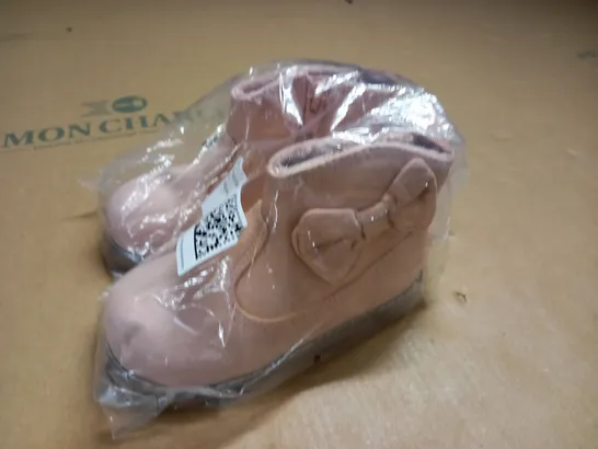 PAIR OF H&M PINK KIDS BOOTS - UK 7