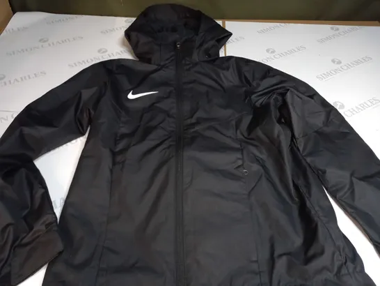 NIKE STORM-FIT LOOSE FIT COAT IN BLACK - MEDIUM