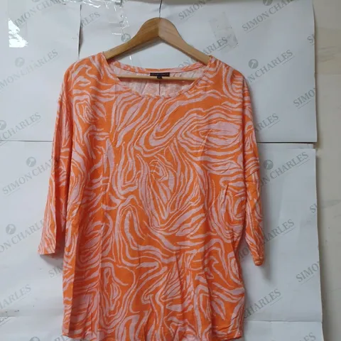 APPROXIMATELY 10 LADIES CLOTHING ITEMS TO INCLUDE TOPS AND DRESSES. ASSORTED COLOURS, SIZES AND STYLES