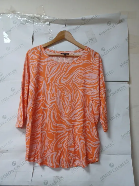 APPROXIMATELY 10 LADIES CLOTHING ITEMS TO INCLUDE TOPS AND DRESSES. ASSORTED COLOURS, SIZES AND STYLES