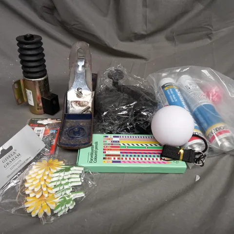 APPROX 20 ASSORTED HOUSEHOLD ITEMS TO INCLUDE DRILL BITS, PENCILS AND SOUDAFLEX