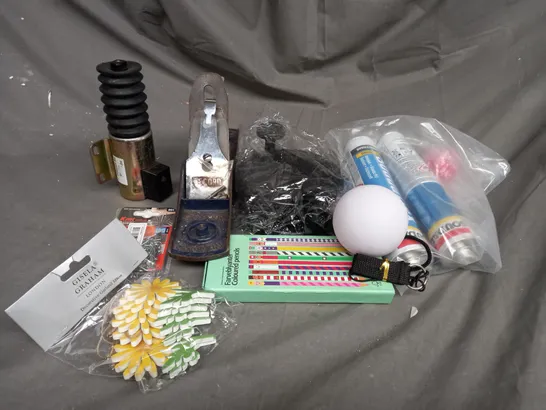 APPROX 20 ASSORTED HOUSEHOLD ITEMS TO INCLUDE DRILL BITS, PENCILS AND SOUDAFLEX