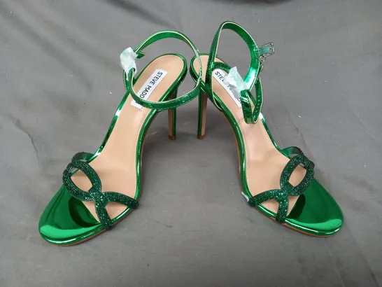 BOXED PAIR OF STEVE MADDEN OPEN TOE HIGH HEELS IN EMERALD UK SIZE 5