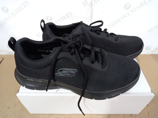 BOXED PAIR MENS SKECHERS - TRAINERS IN BLACK, UK SIZE 10