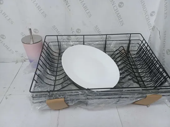 APPROXIMATELY 10 ASSORTED ITEMS TO INCLUDE DISH DRYING RACKS, SMOOTHIE CUPS, WHITE PLATES, ETC - COLLECTION ONLY