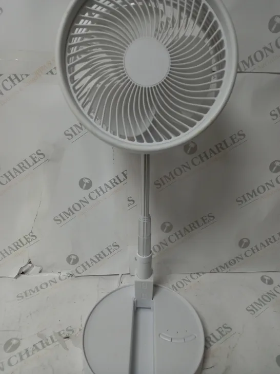 BELL & HOWELL RECHARGEABLE EXTENDABLE DESK & FLOOR FAN, WHITE