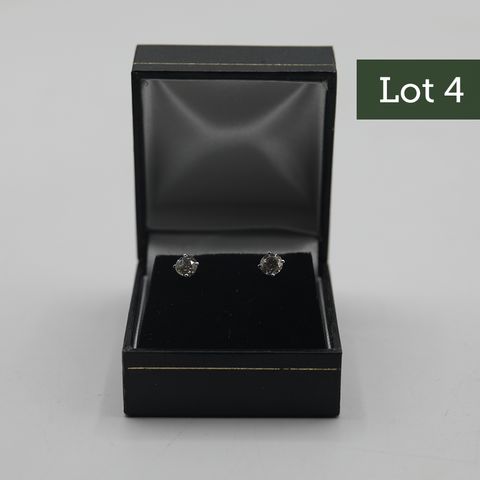 18ct WHITE GOLD STUD EARRINGS SET WITH DIAMONDS WEIGHING +-1.04ct