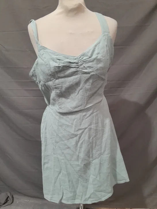 HOLLISTER DRESS IN MINT GREEN SIZE MEDIUM