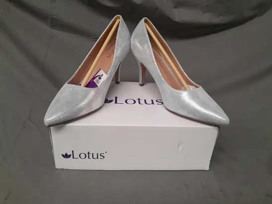 BOXED PAIR OF LOTUS POINTED TOE HEELED SHOES IN SILVER/MULTICOLOUR UK SIZE 6