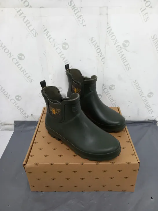 EUR 37 BOXED GREEN WELLIES 