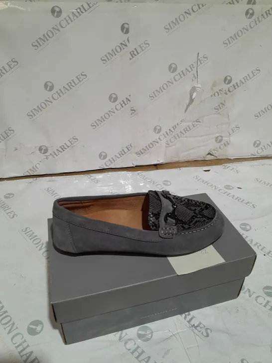 SHOE BOX CONTAINING HONOR DAYNA GREY LOAFERS - SIZE 6.5