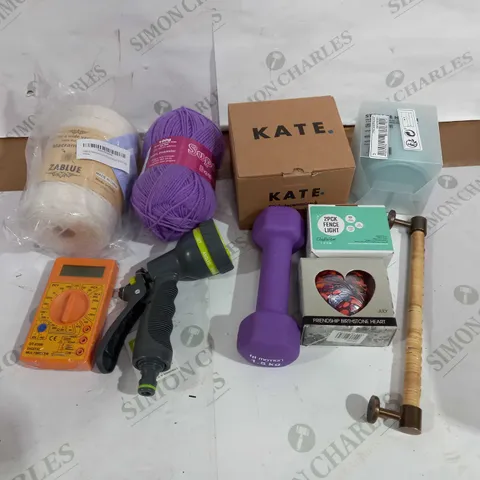 LOT OF APPROX 10 ASSORTED ITEMS TO INCLUDE ROPE, WOOL, WATER HOSE GUN ETC