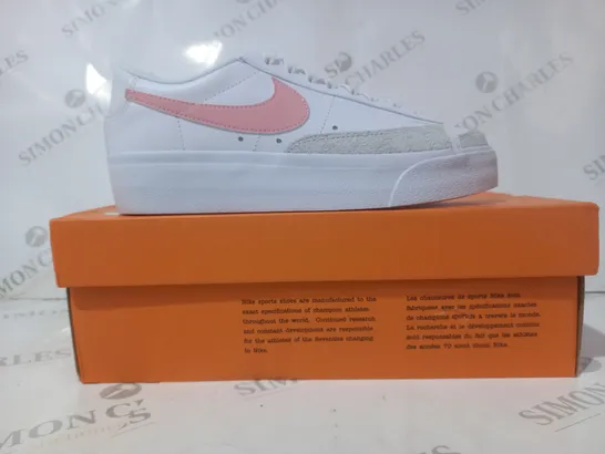 BOXED PAIR OF NIKE BLAZER LOW PLATFORM TRAINERS IN WHITE/PINK UK SIZE 5.5