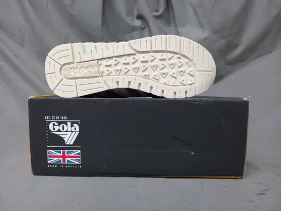 BOXED PAIR OF GOLA DAYTONA KIDS SHOES IN WHITE/BALTIC/SILVER UK SIZE 11