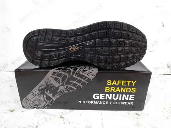 BOXED PAIR OF GUYISA SAFETY BOOTS IN BLACK UK SIZE 8