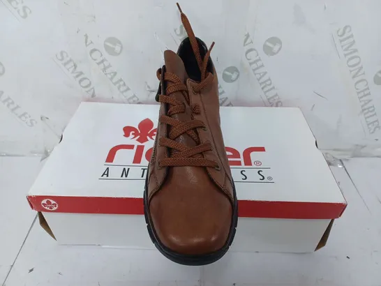 BOXED RIEKER ZIP SHOES IN BROWN - SIZE 40