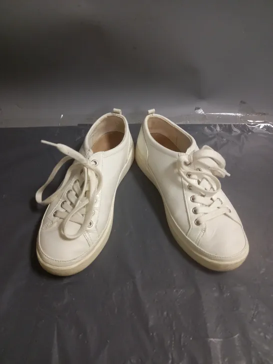 VIONIC WINNY TRAINERS WHITE SIZE 6