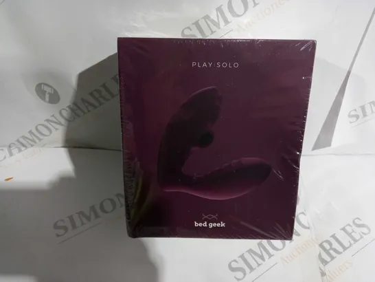 BOXED AND SEALED PLAY:SOLO BED GEEK VIBRATOR