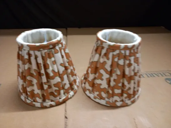 LOT OF 2 RETRO LOOK FABRIC LIGHT SHADES - 17CM DIAMETER