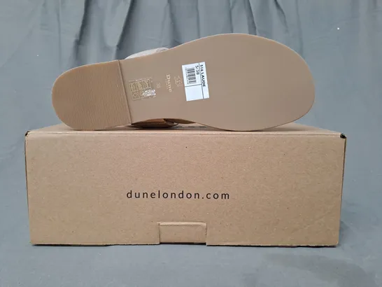 BOXED PAIR OF DUNE LONDON OPEN-TOE FLAT SANDALS IN METALLIC GOLD SIZE 5