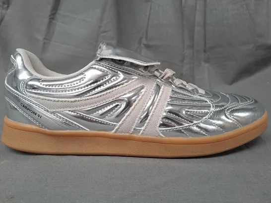 PAIR OF PULL & BEAR TRAINERS IN METALLIC SILVER UK SIZE 10