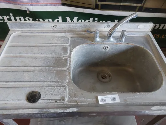 METAL KITCHEN SINK STATION