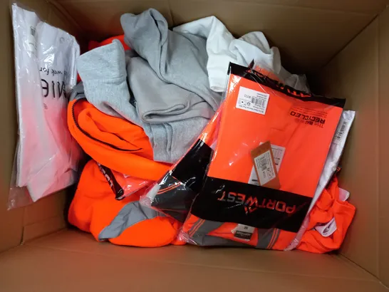 APPROXIMATELY 20 ASSORTED CLOTHING ITEMS TO INCLUDE HIVIS T-SHIRTS, SHIRTS, QUARTER ZIPS, ETC