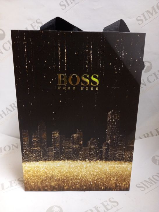 LOT OF APPROXIMATELY 100 HUGO BOSS FOLDABLE GIFT BAGS