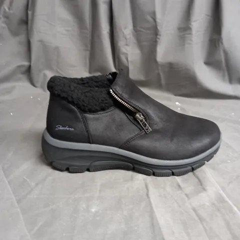 SKETCHERS EASY GOING BOOT IN BLACK - SIZE 5.5