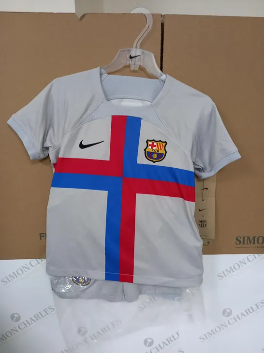 CHILDRENS F.C BARCELONA FOOTBALL KIT - SMALL 