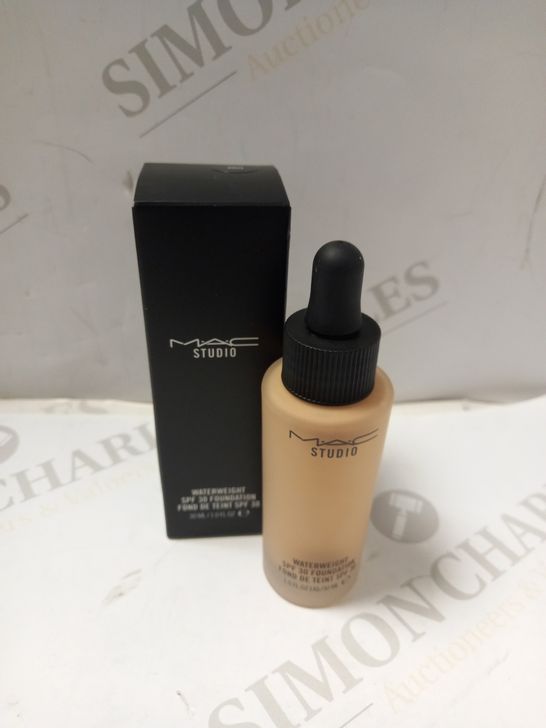 M.A.C STUDIO WATERWEIGHT SPF 30 FOUNDATION - NW25