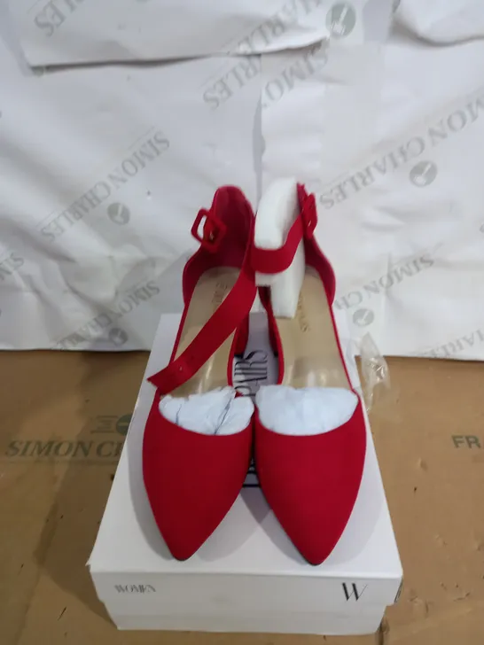 DREAM PARIS ANNEE RED SUEDE BLOCK HEEL SHOES  SIZE 9