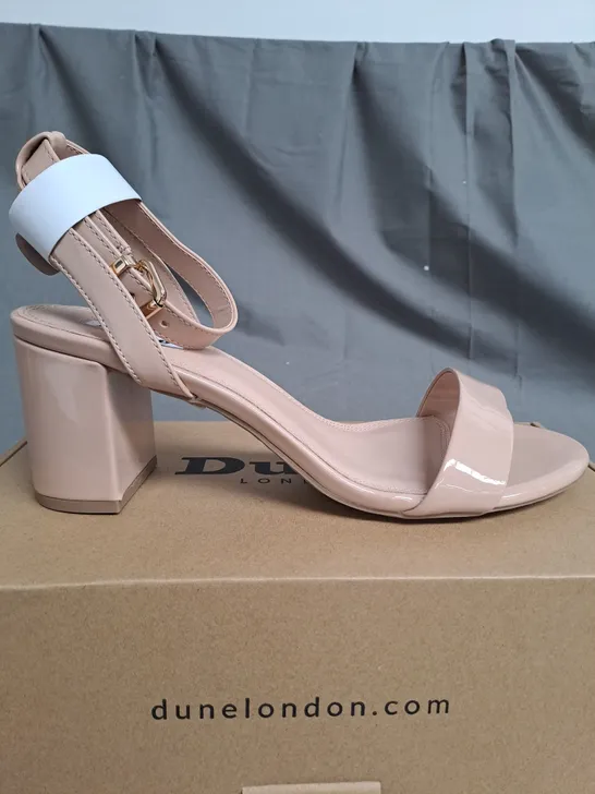 BOXED PAIR OF DUNE LONDON NUDE OPEN TOE HIGH BLOCK HEELED SANDALS SIZE 7