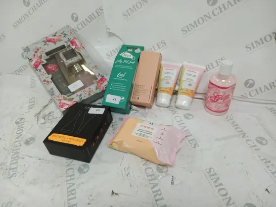 BOX OF APPROXIMATELY 30 ASSORTED ITEMS TO INCLUDE BODY LOTION, A MAGNETIC AND REPLENISH FACIAL SYSTEM AND A WOO WOO MOISTURISING INTIMATE WIPE SET