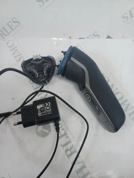 PHILIPS SERIES 3000 SHAVER 