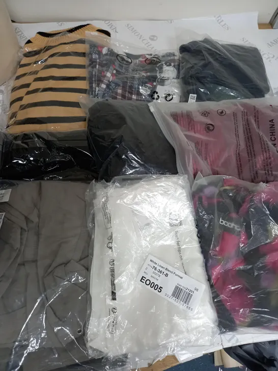 LARGE QUANTITY OF ASSORTED BAGGED CLOTHING ITEMS TO INCLUDE BOOHOO AND NEW LOOK