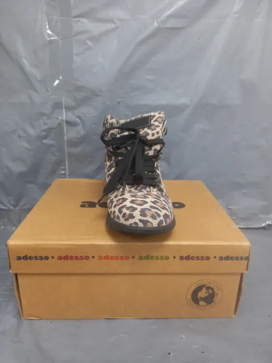 ADESSO AINSLEY BOOTS LEOPARD PRINT SIZE 5