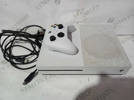 MICROSOFT XBOX ONE S 1681 GAMES CONSOLE W. CONTROLLER IN WHITE